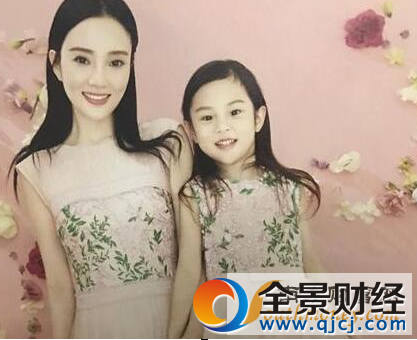 李小璐甜馨拍寫(xiě)真
